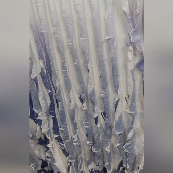 Cubism Ruffle Ombre Top - Picture 6 of 11